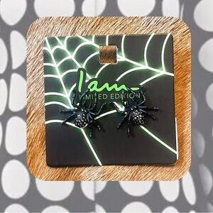 🏷️🆕🎉LE🎉 black spider stud earrings with silver rhinestones